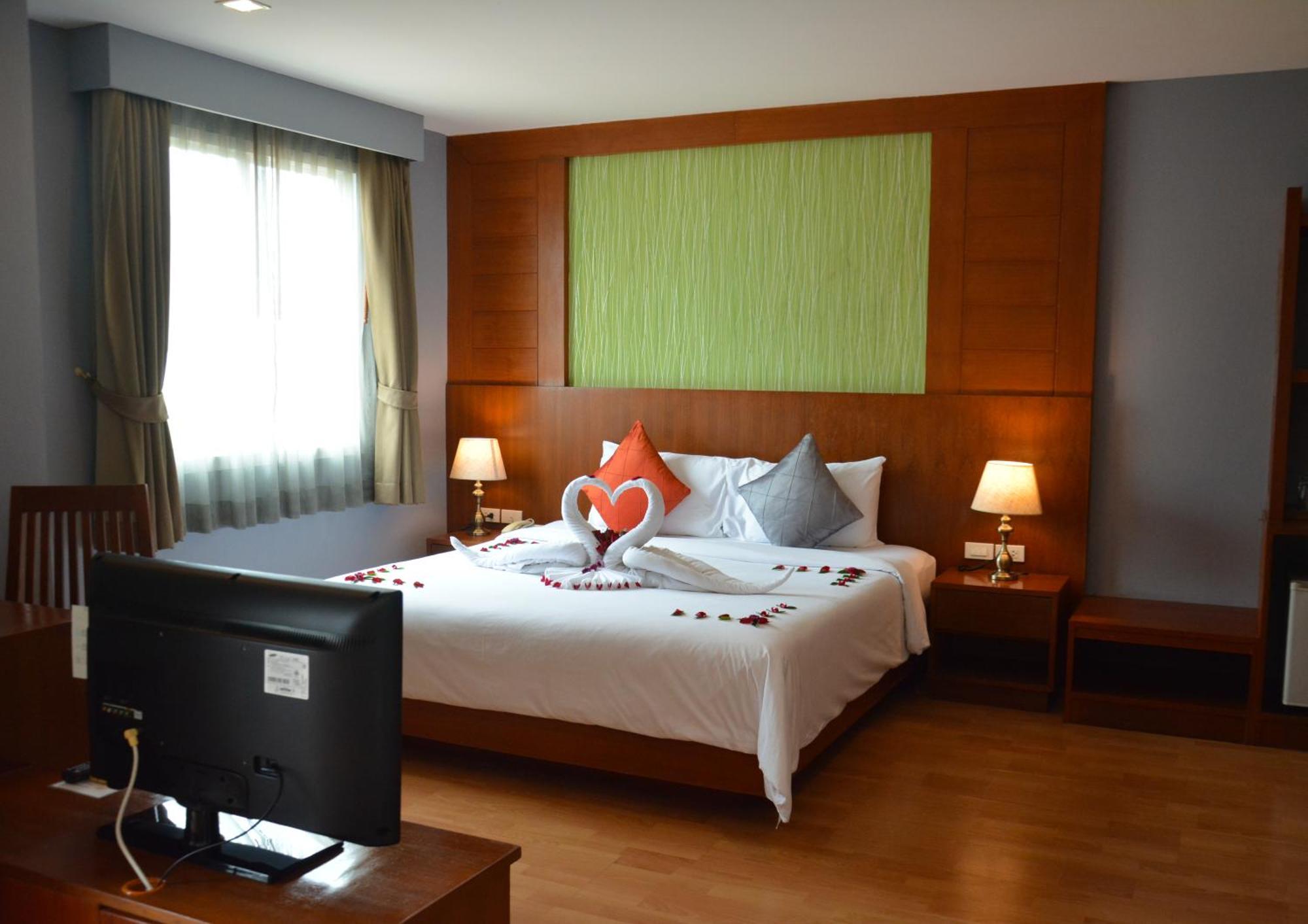 Elite Suites Patong By Bauman Residence Esterno foto